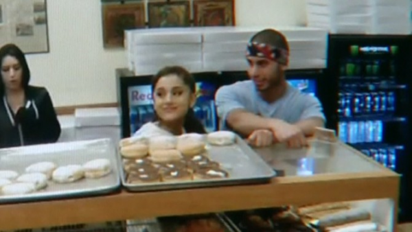 ariana_donut